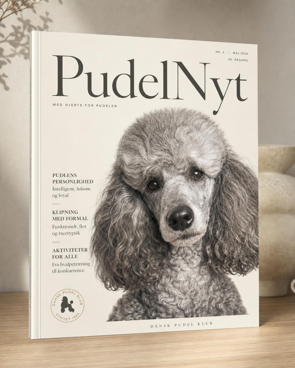 PudelNyt – klubbens medlemsblad med en gråpudel på forsiden